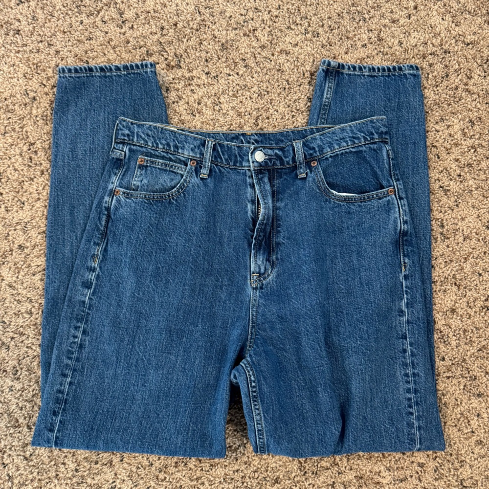 GAP Mid Wash Mom Jean High Rise